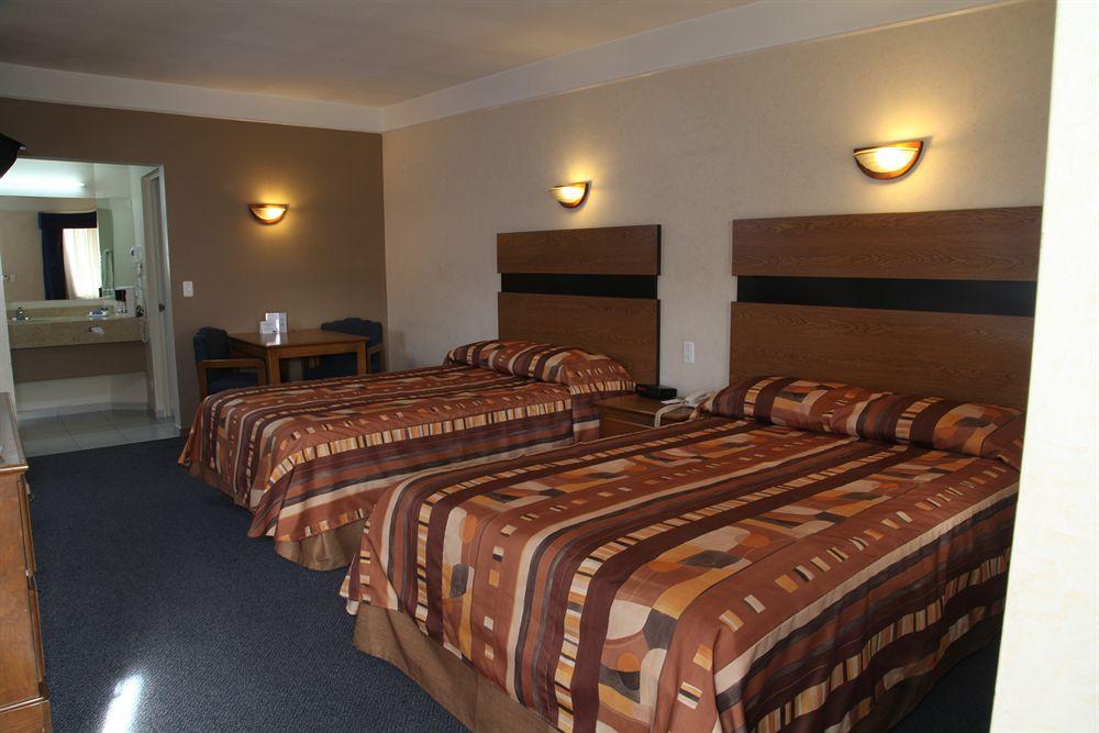 American Inn Hotel & Suites Parral Esterno foto