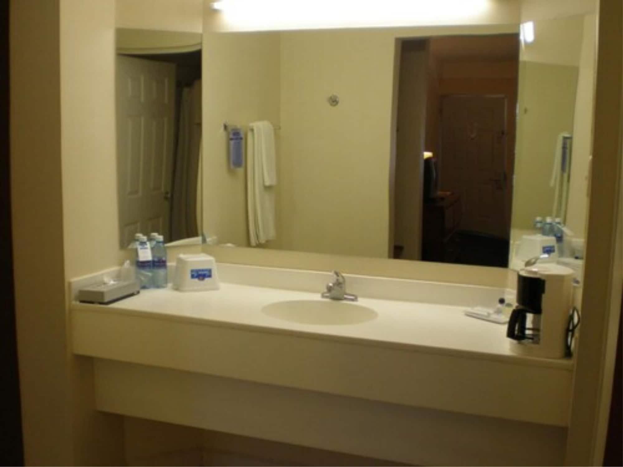 American Inn Hotel & Suites Parral Esterno foto