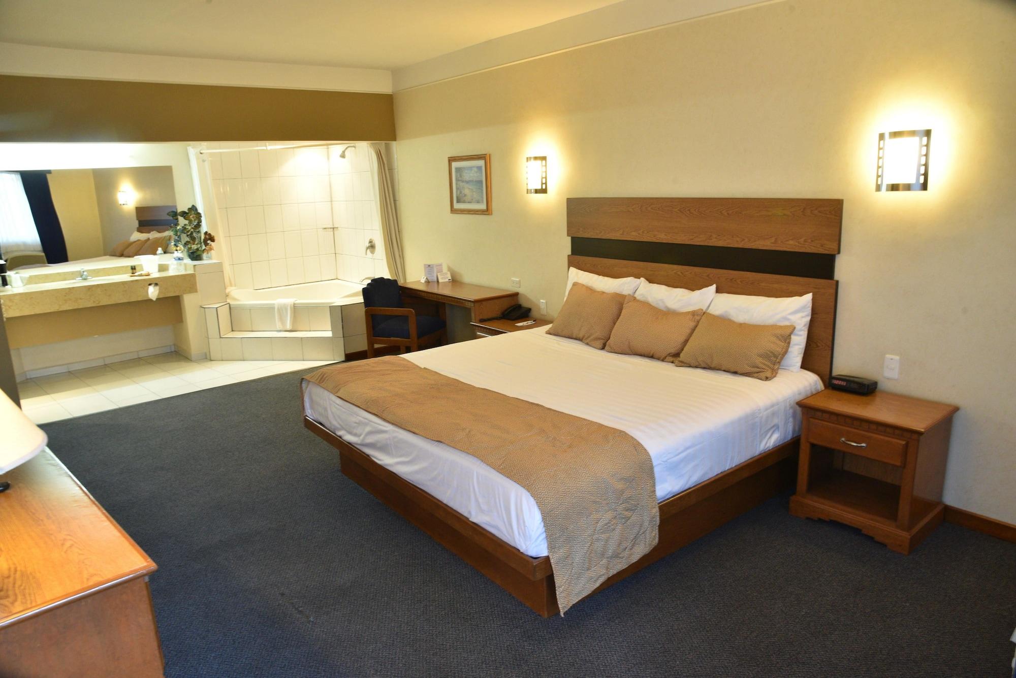 American Inn Hotel & Suites Parral Esterno foto