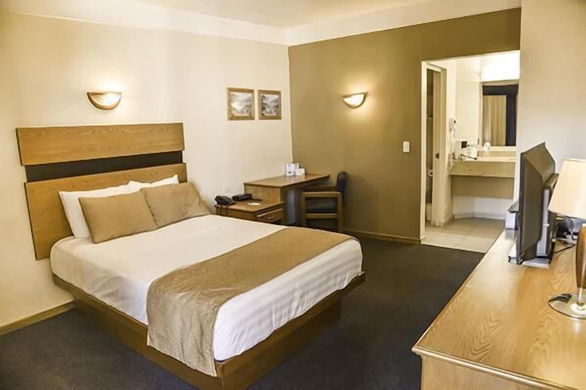 American Inn Hotel & Suites Parral Esterno foto