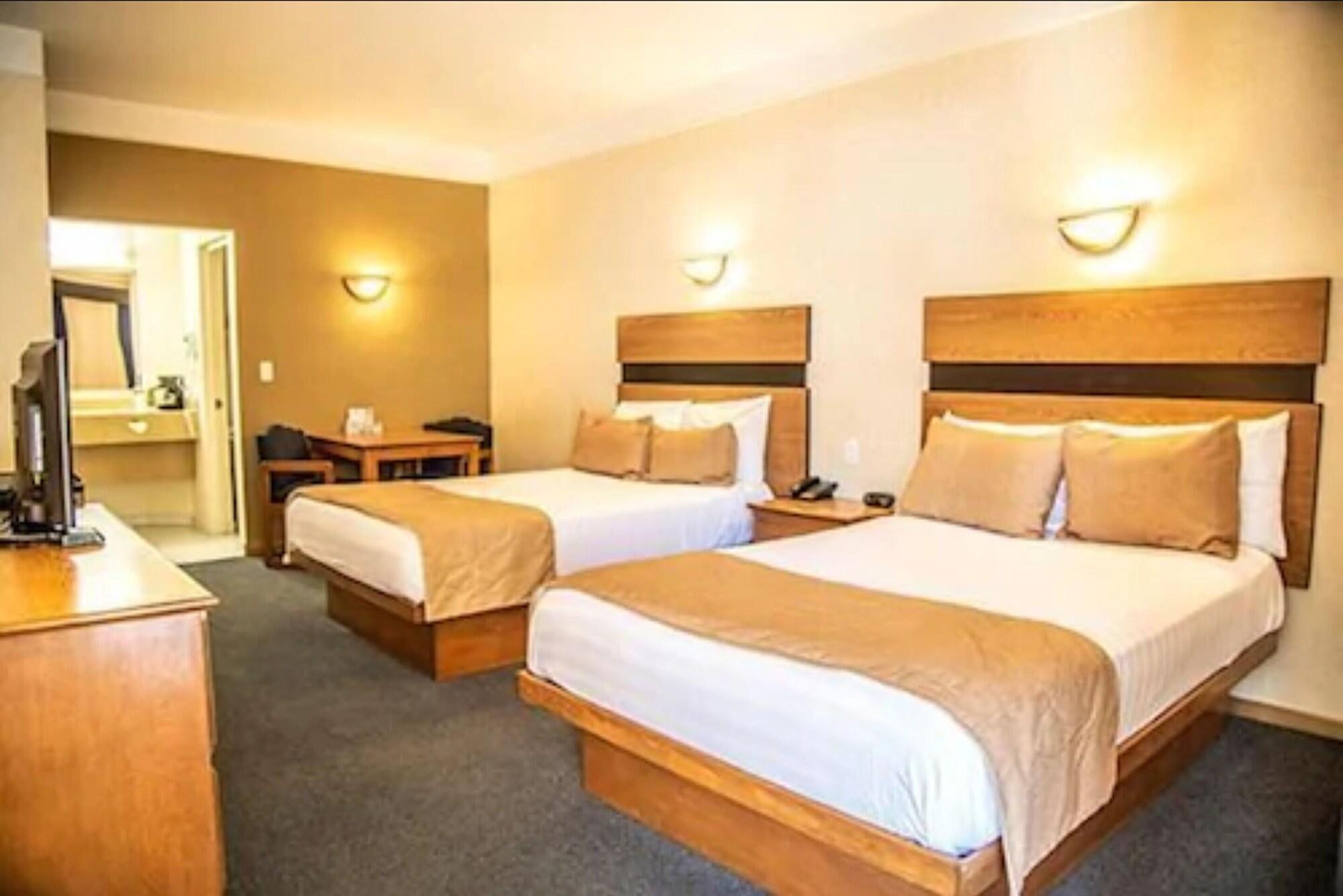 American Inn Hotel & Suites Parral Esterno foto