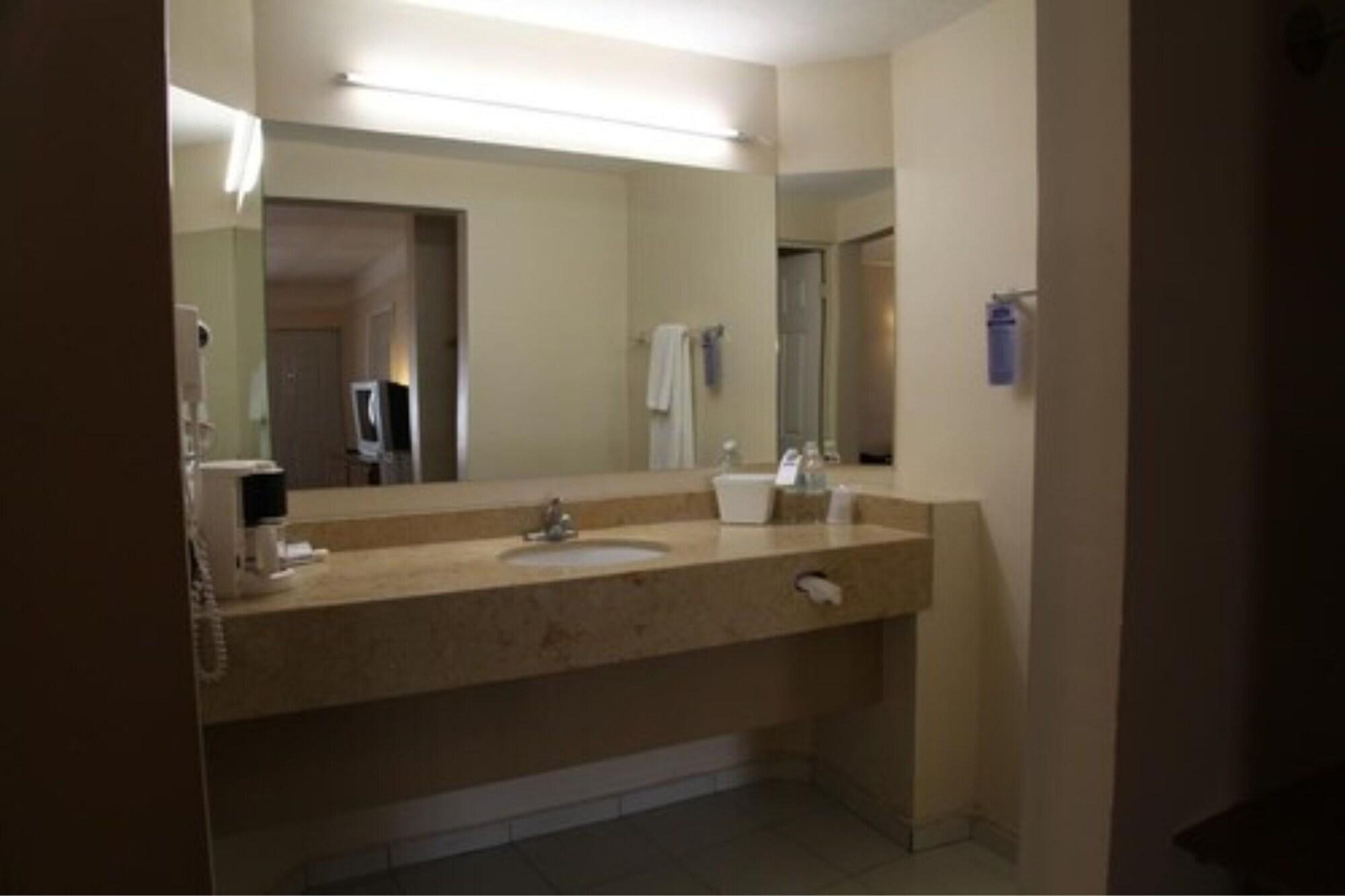 American Inn Hotel & Suites Parral Esterno foto