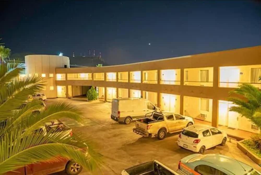 American Inn Hotel & Suites Parral Esterno foto