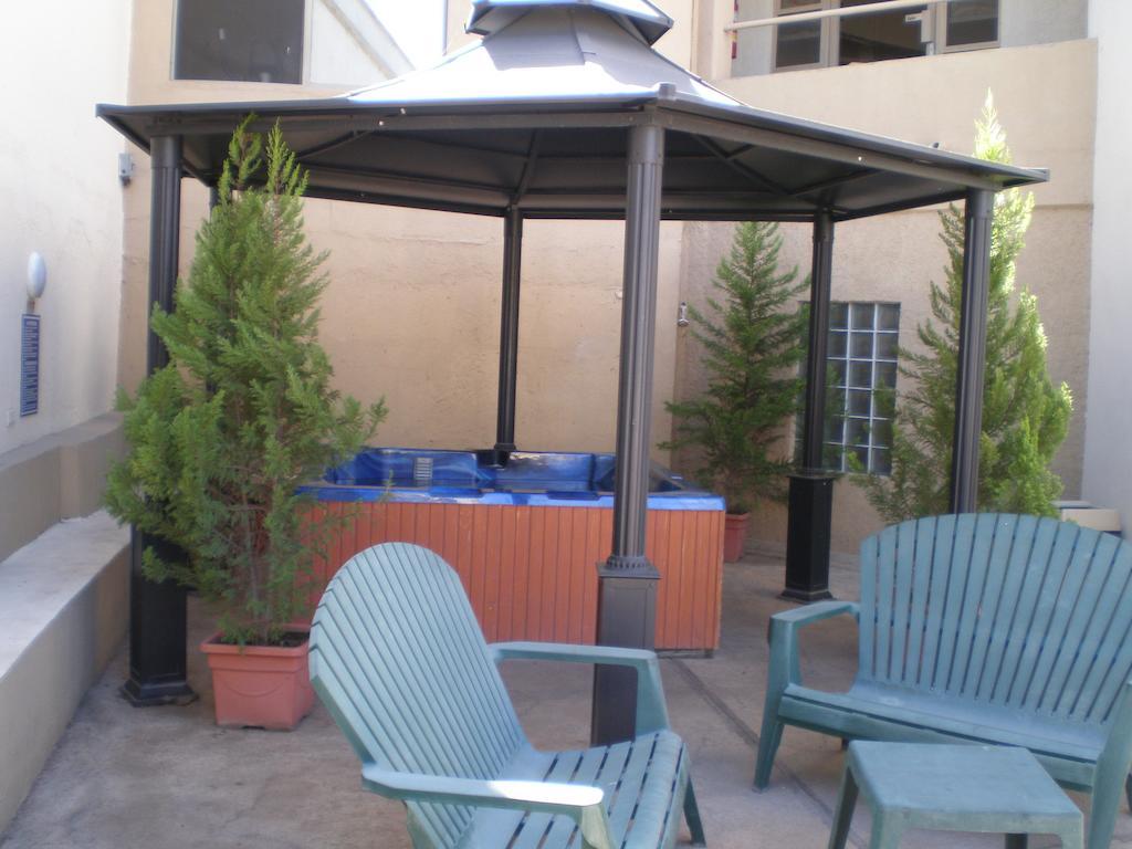 American Inn Hotel & Suites Parral Esterno foto