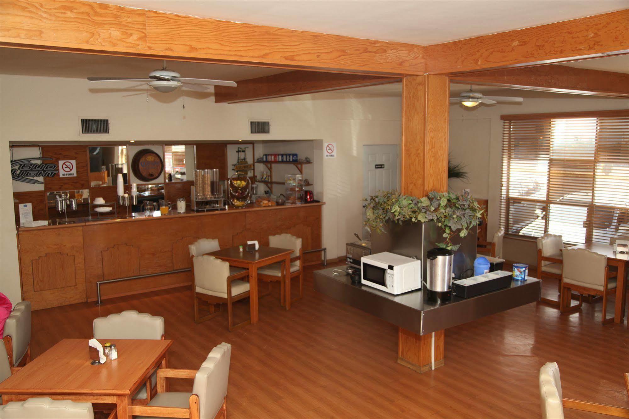 American Inn Hotel & Suites Parral Esterno foto